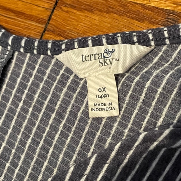 Tie Front Terra And Sky Top - Picture 3 of 6